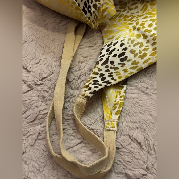 Victoria’s Secret bra in size 36c - Picture 4 of 11